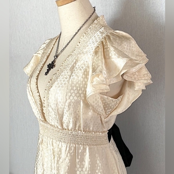 BCBG MaxAzria 100% Silk Ruffle Cap Sleeve Size XS - Picture 2 of 9